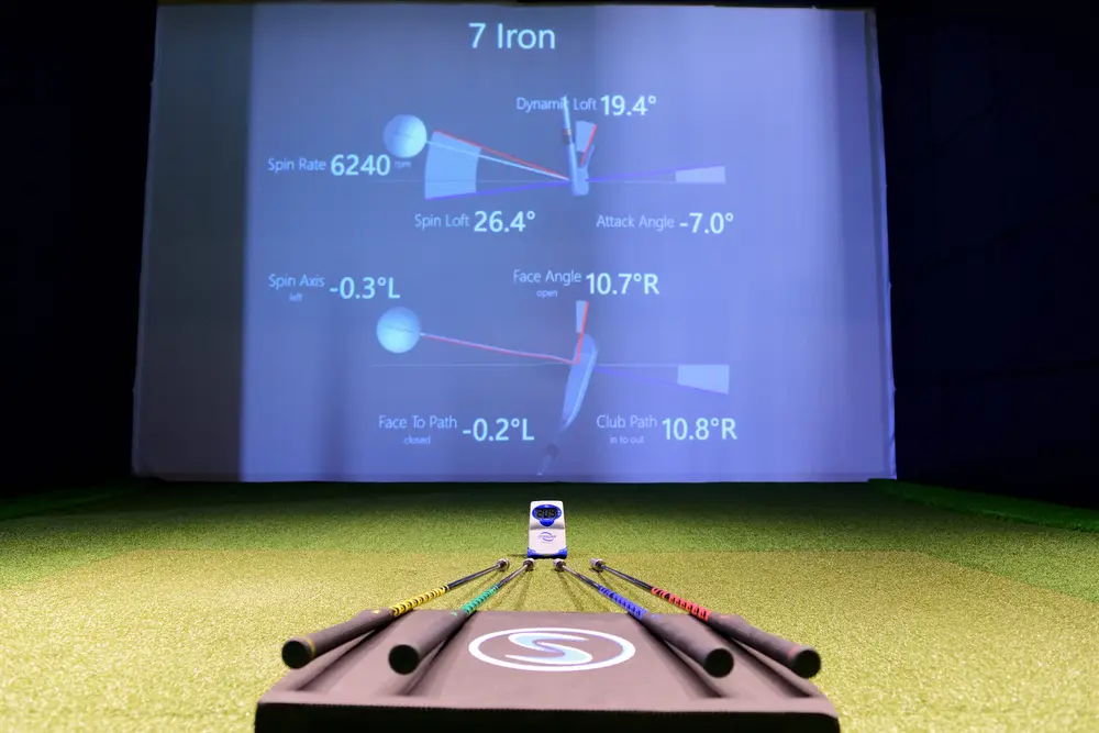打席スクリーンに表示されたTrackManのショットデータ